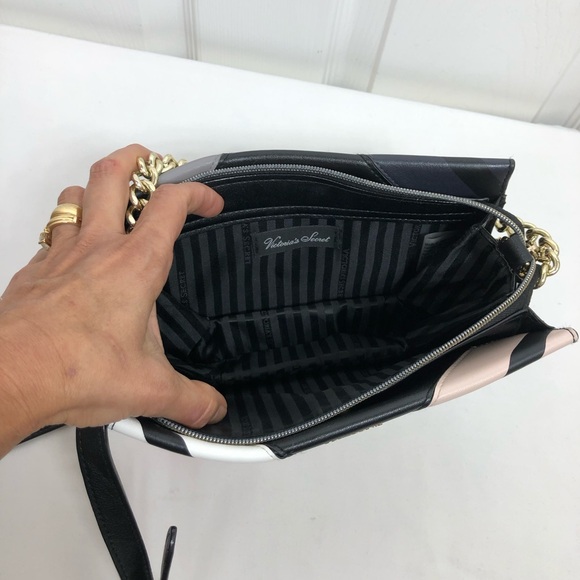 Victoria’s Secret Faux Leather Multicolor Chevron Removable Strap Crossbody Bag - Picture 12 of 15